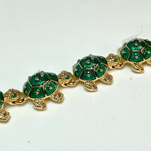 KJL Kenneth Jay Lane Green Enamel Turtle Link Bracelet Gold Tone w/ Box  & Pouch - Picture 5 of 16